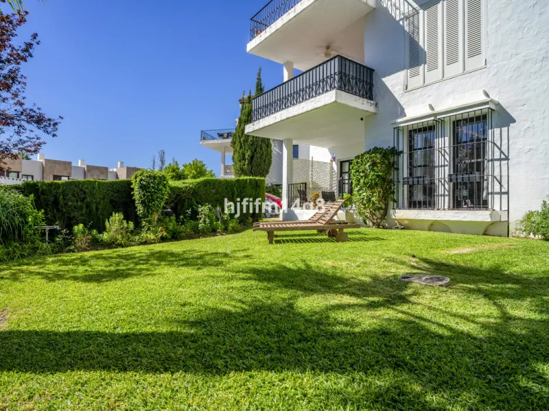 Apartment - Ground Floor Apartment в продаже в Marbella, Málaga. В доме 3 спален и 2 ванных комнат. Площадь дома 99 м²