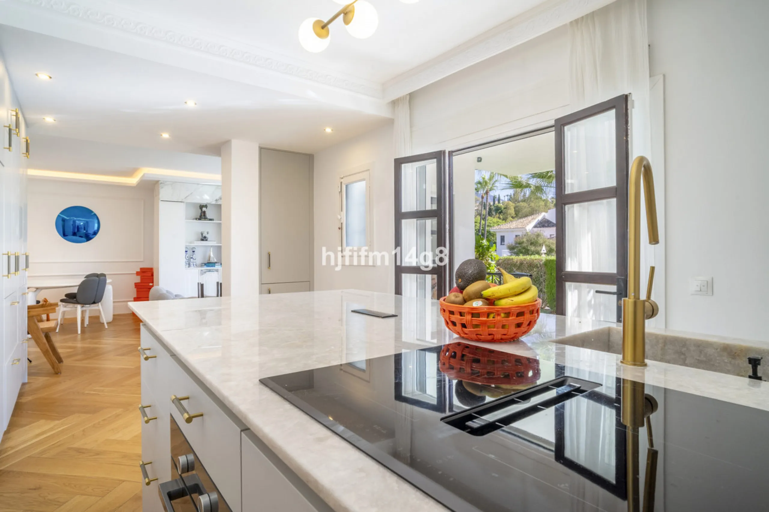 Apartment - Ground Floor Apartment в продаже в Marbella, Málaga. В доме 3 спален и 2 ванных комнат. Площадь дома 99 м²