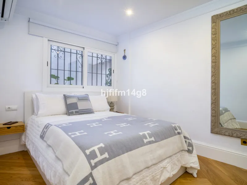 Apartment - Ground Floor Apartment в продаже в Marbella, Málaga. В доме 3 спален и 2 ванных комнат. Площадь дома 99 м²