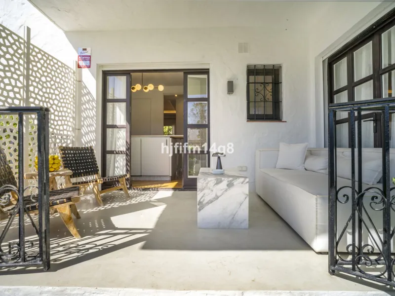 Apartment - Ground Floor Apartment в продаже в Marbella, Málaga. В доме 3 спален и 2 ванных комнат. Площадь дома 99 м²