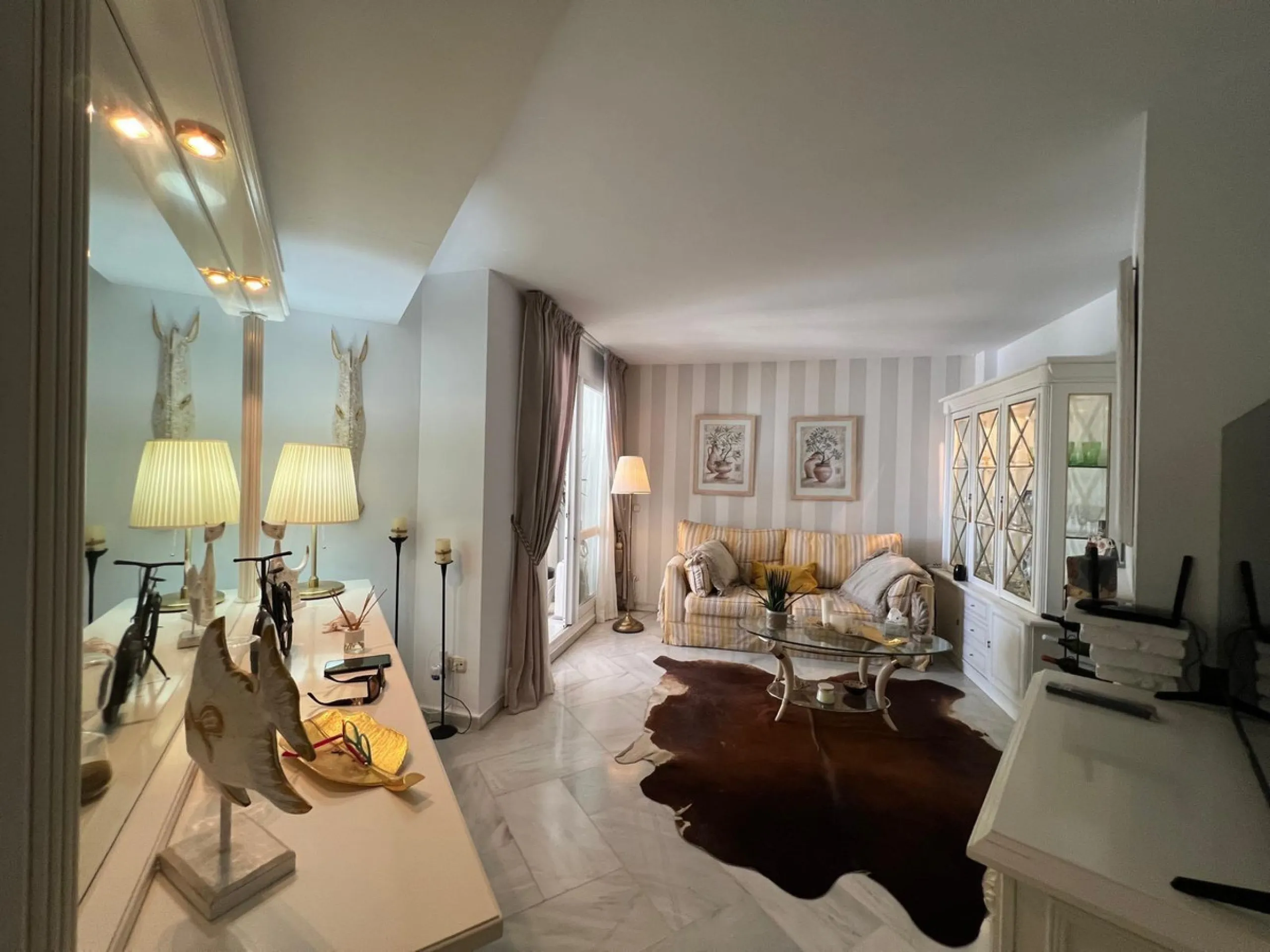 Apartment - Middle Floor Apartment в продаже в Benalmadena, Málaga. В доме 1 спален и 1 ванных комнат. Площадь дома 73 м²