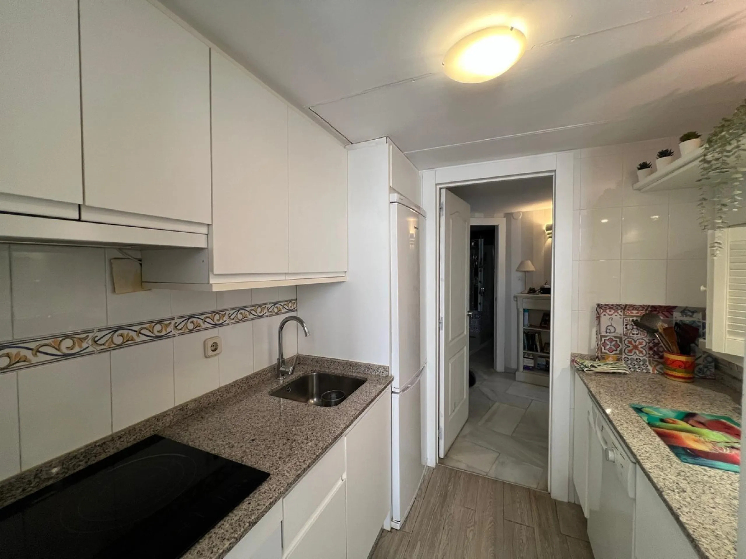 Apartment - Middle Floor Apartment в продаже в Benalmadena, Málaga. В доме 1 спален и 1 ванных комнат. Площадь дома 73 м²