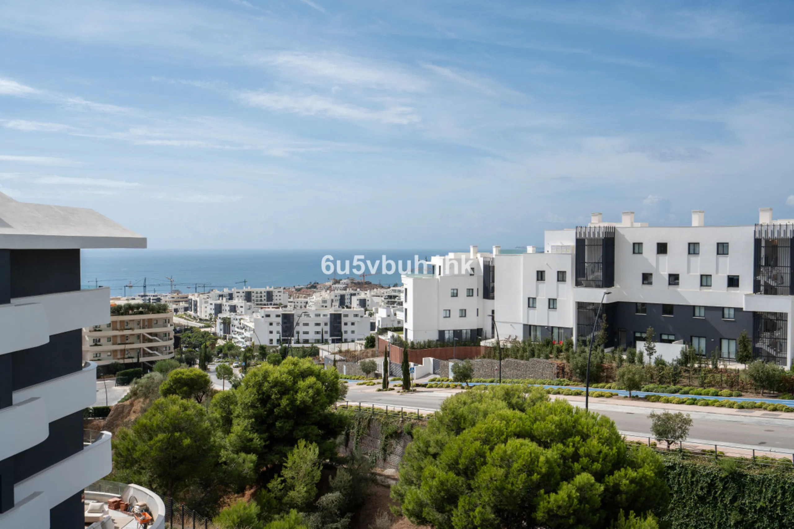 Discover this exclusive newly built property (2025) located in one of the most sought-after areas on the Costa del Sol: Higuerón West – a setting that blends luxury, comfort, and Mediterranean lifestyle.