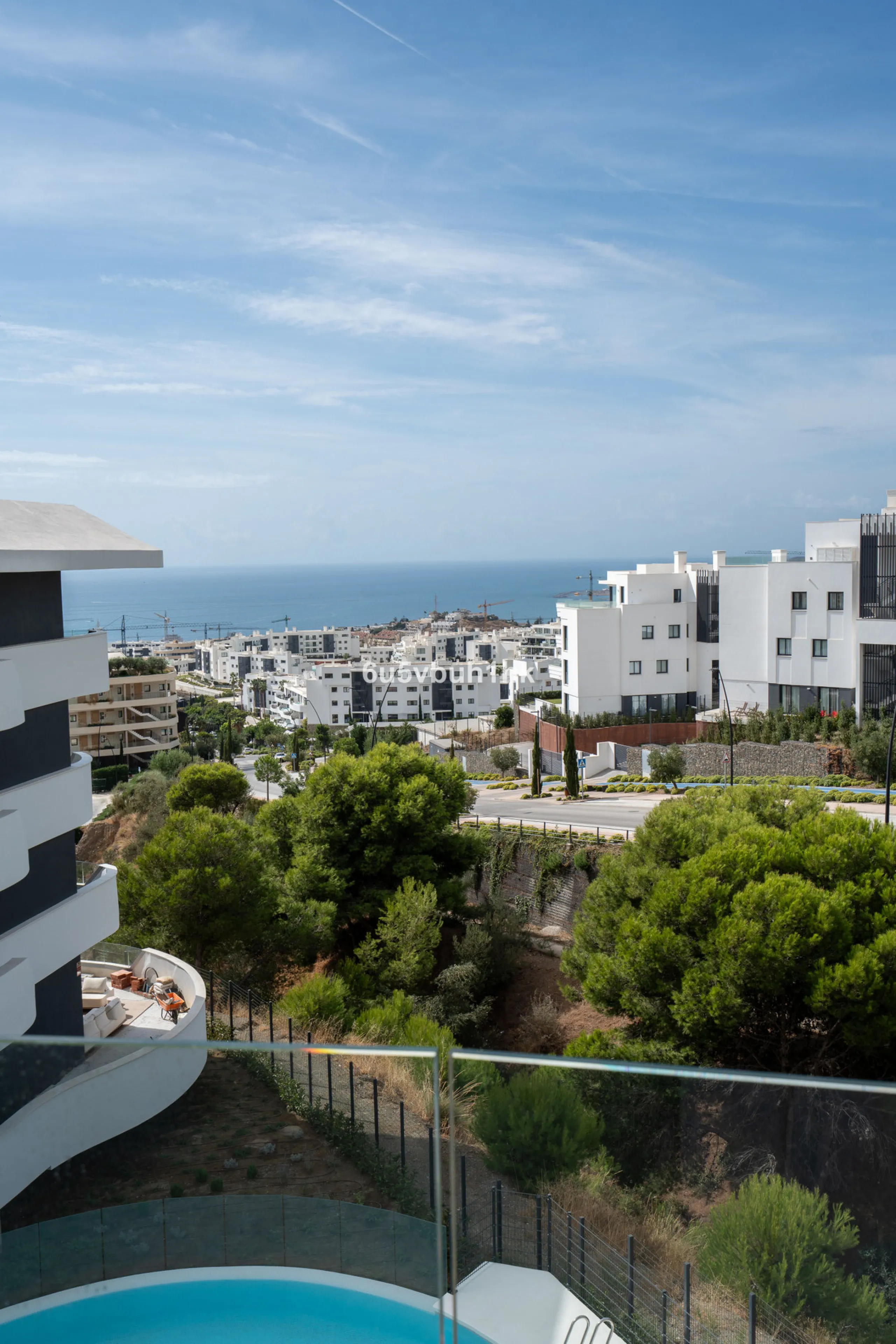 Discover this exclusive newly built property (2025) located in one of the most sought-after areas on the Costa del Sol: Higuerón West – a setting that blends luxury, comfort, and Mediterranean lifestyle.