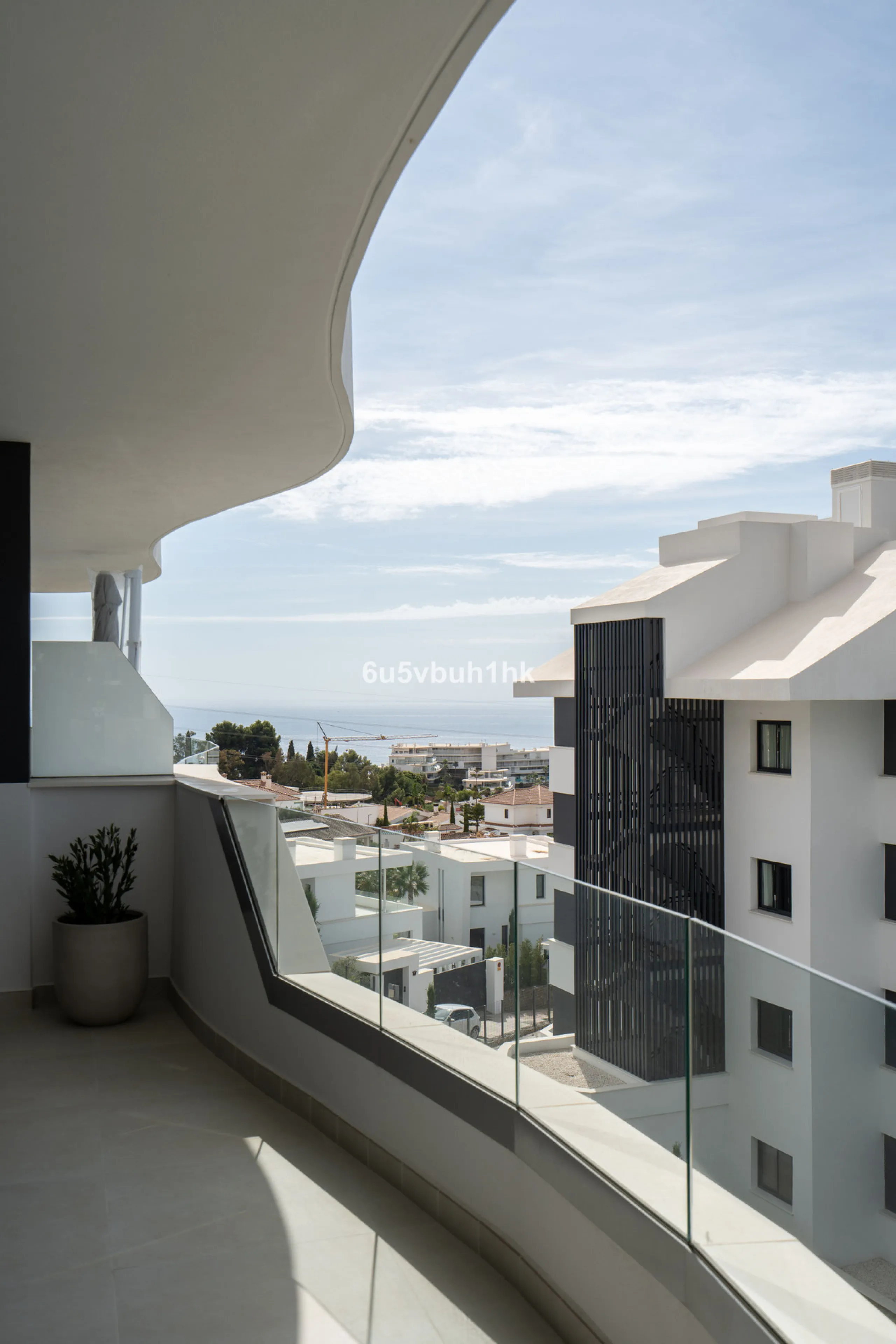 Discover this exclusive newly built property (2025) located in one of the most sought-after areas on the Costa del Sol: Higuerón West – a setting that blends luxury, comfort, and Mediterranean lifestyle.