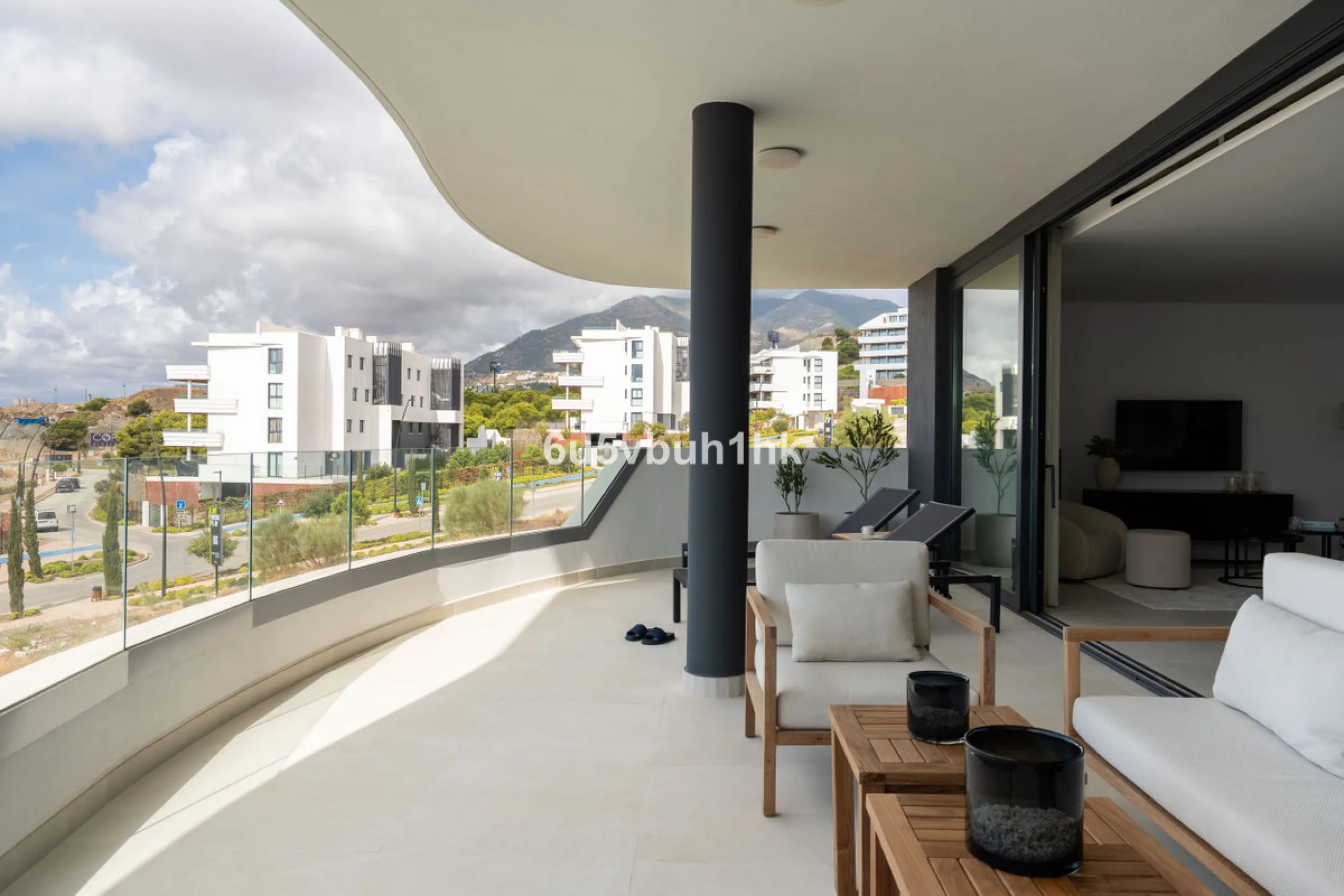 Discover this exclusive newly built property (2025) located in one of the most sought-after areas on the Costa del Sol: Higuerón West – a setting that blends luxury, comfort, and Mediterranean lifestyle.