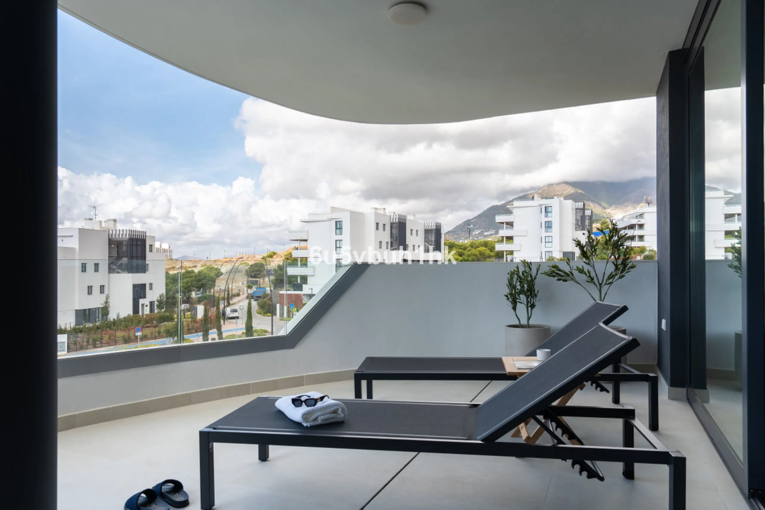 Discover this exclusive newly built property (2025) located in one of the most sought-after areas on the Costa del Sol: Higuerón West – a setting that blends luxury, comfort, and Mediterranean lifestyle.