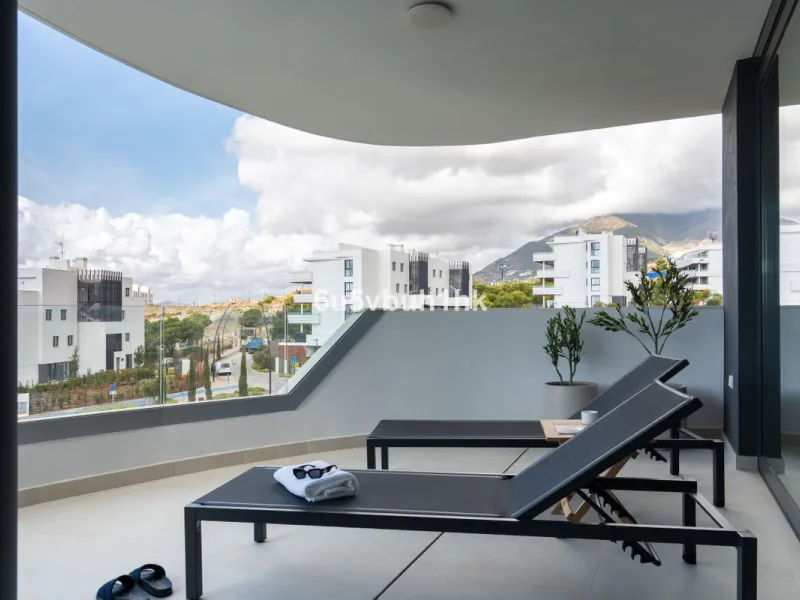 Discover this exclusive newly built property (2025) located in one of the most sought-after areas on the Costa del Sol: Higuerón West – a setting that blends luxury, comfort, and Mediterranean lifestyle.