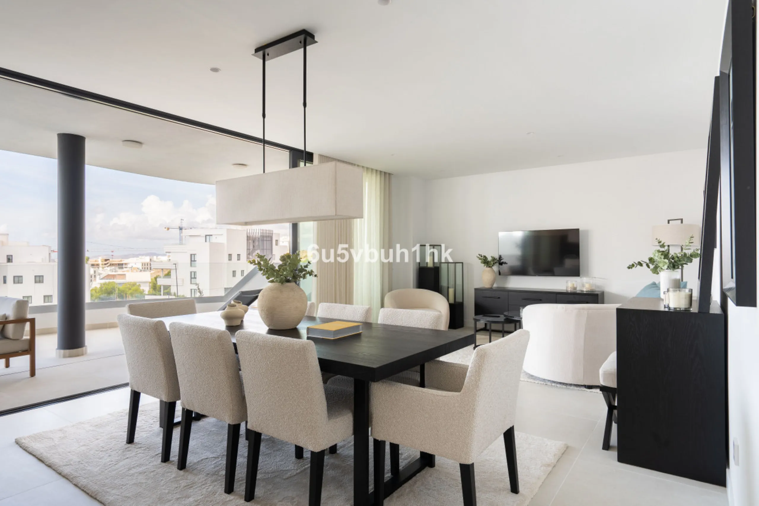 Discover this exclusive newly built property (2025) located in one of the most sought-after areas on the Costa del Sol: Higuerón West – a setting that blends luxury, comfort, and Mediterranean lifestyle.