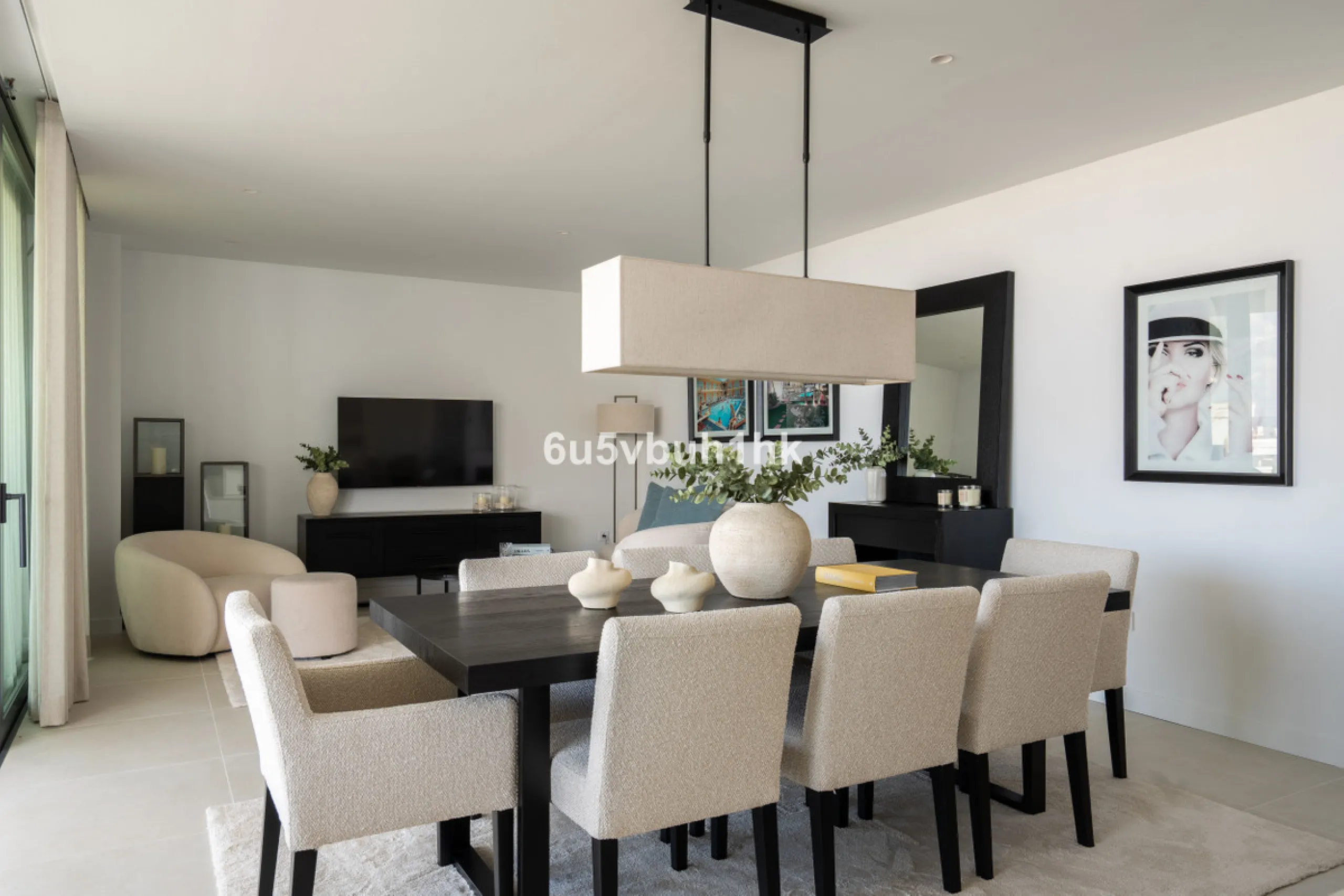 Discover this exclusive newly built property (2025) located in one of the most sought-after areas on the Costa del Sol: Higuerón West – a setting that blends luxury, comfort, and Mediterranean lifestyle.