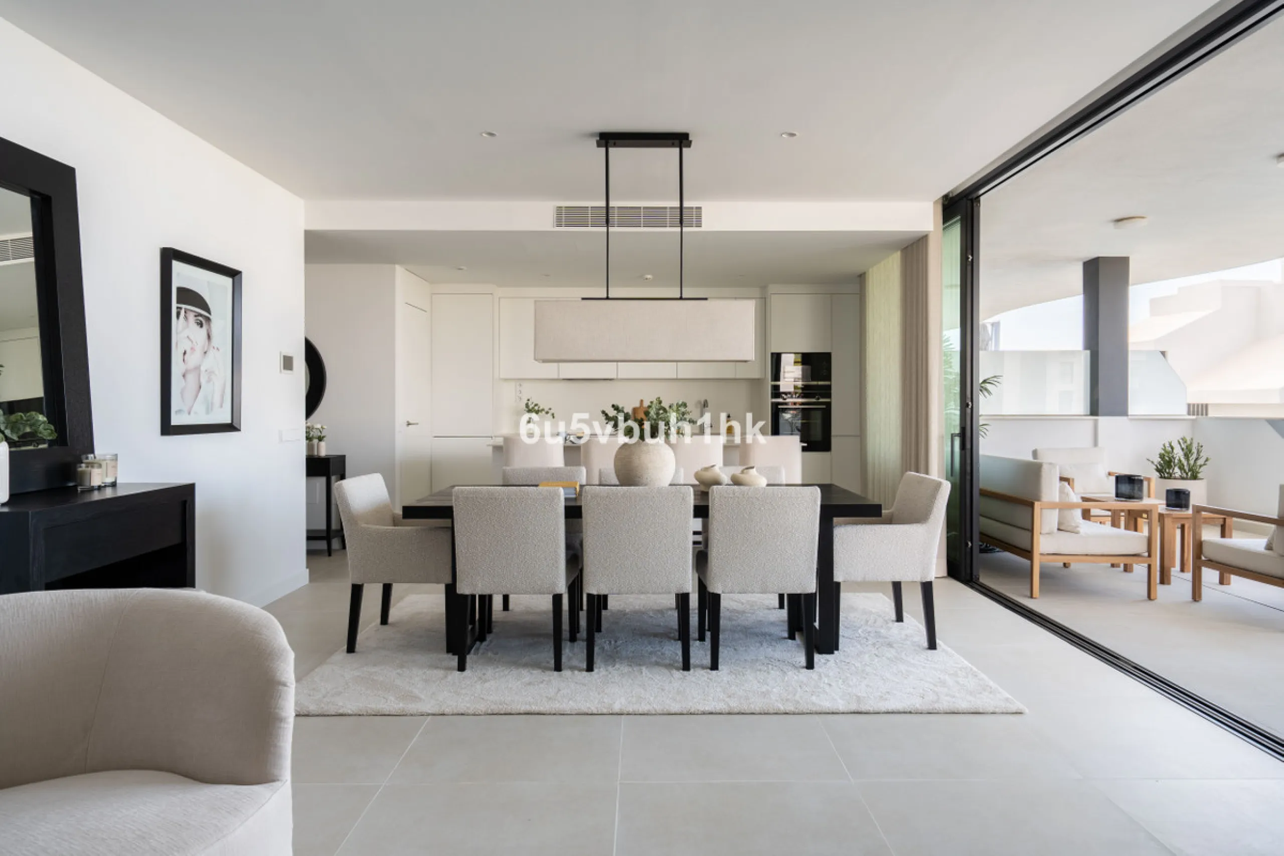 Discover this exclusive newly built property (2025) located in one of the most sought-after areas on the Costa del Sol: Higuerón West – a setting that blends luxury, comfort, and Mediterranean lifestyle.