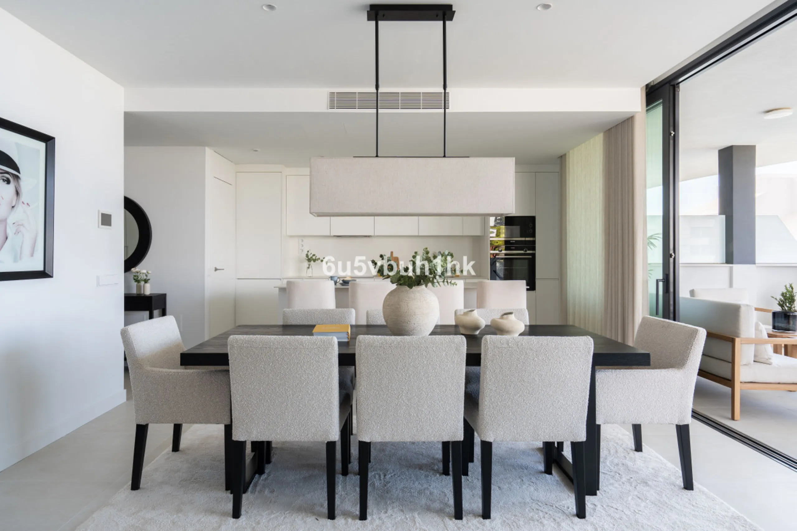 Discover this exclusive newly built property (2025) located in one of the most sought-after areas on the Costa del Sol: Higuerón West – a setting that blends luxury, comfort, and Mediterranean lifestyle.