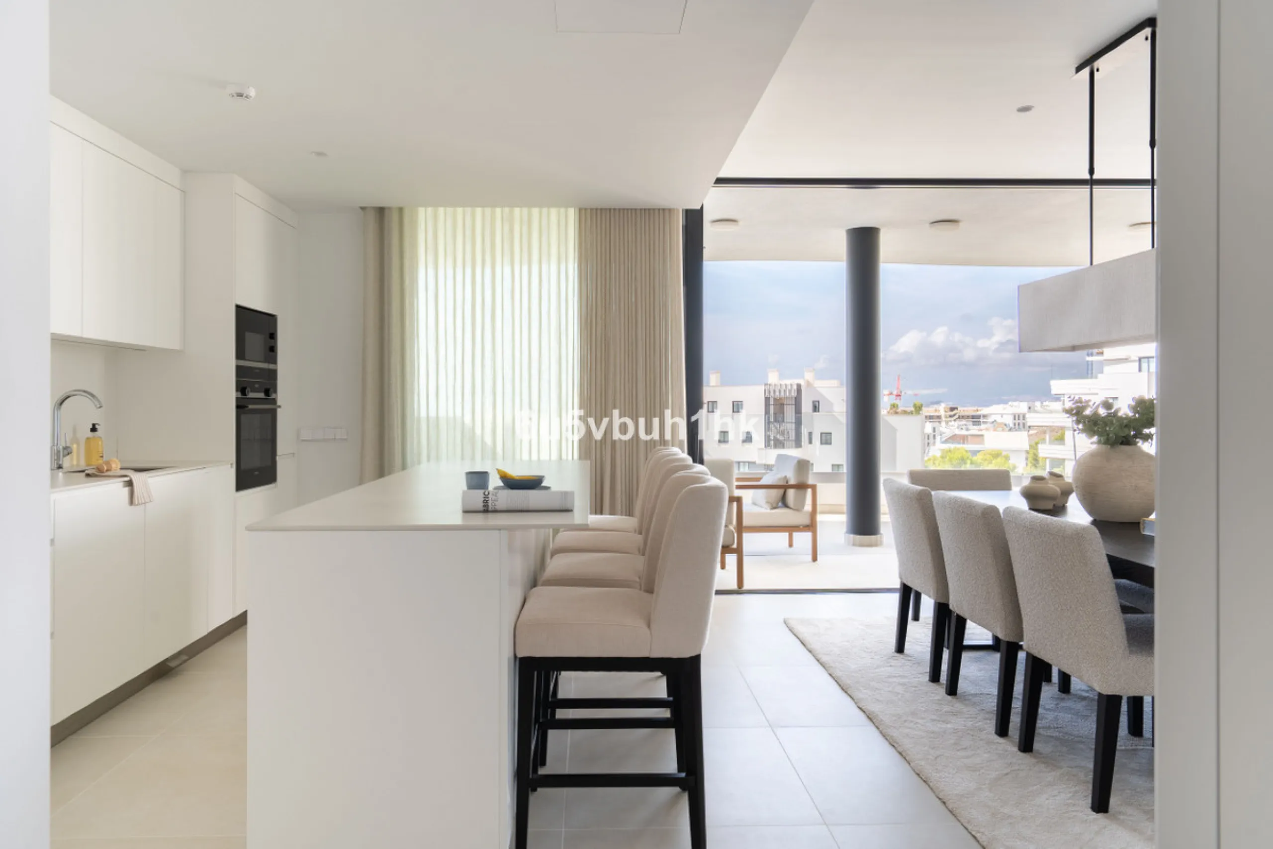 Discover this exclusive newly built property (2025) located in one of the most sought-after areas on the Costa del Sol: Higuerón West – a setting that blends luxury, comfort, and Mediterranean lifestyle.