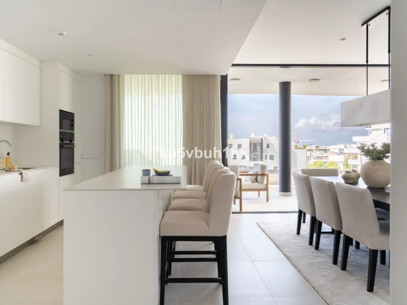 Discover this exclusive newly built property (2025) located in one of the most sought-after areas on the Costa del Sol: Higuerón West – a setting that blends luxury, comfort, and Mediterranean lifestyle.