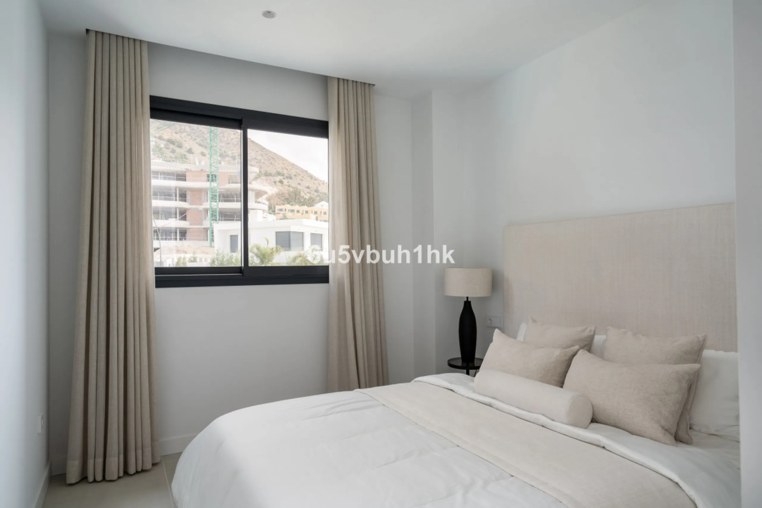 Discover this exclusive newly built property (2025) located in one of the most sought-after areas on the Costa del Sol: Higuerón West – a setting that blends luxury, comfort, and Mediterranean lifestyle.
