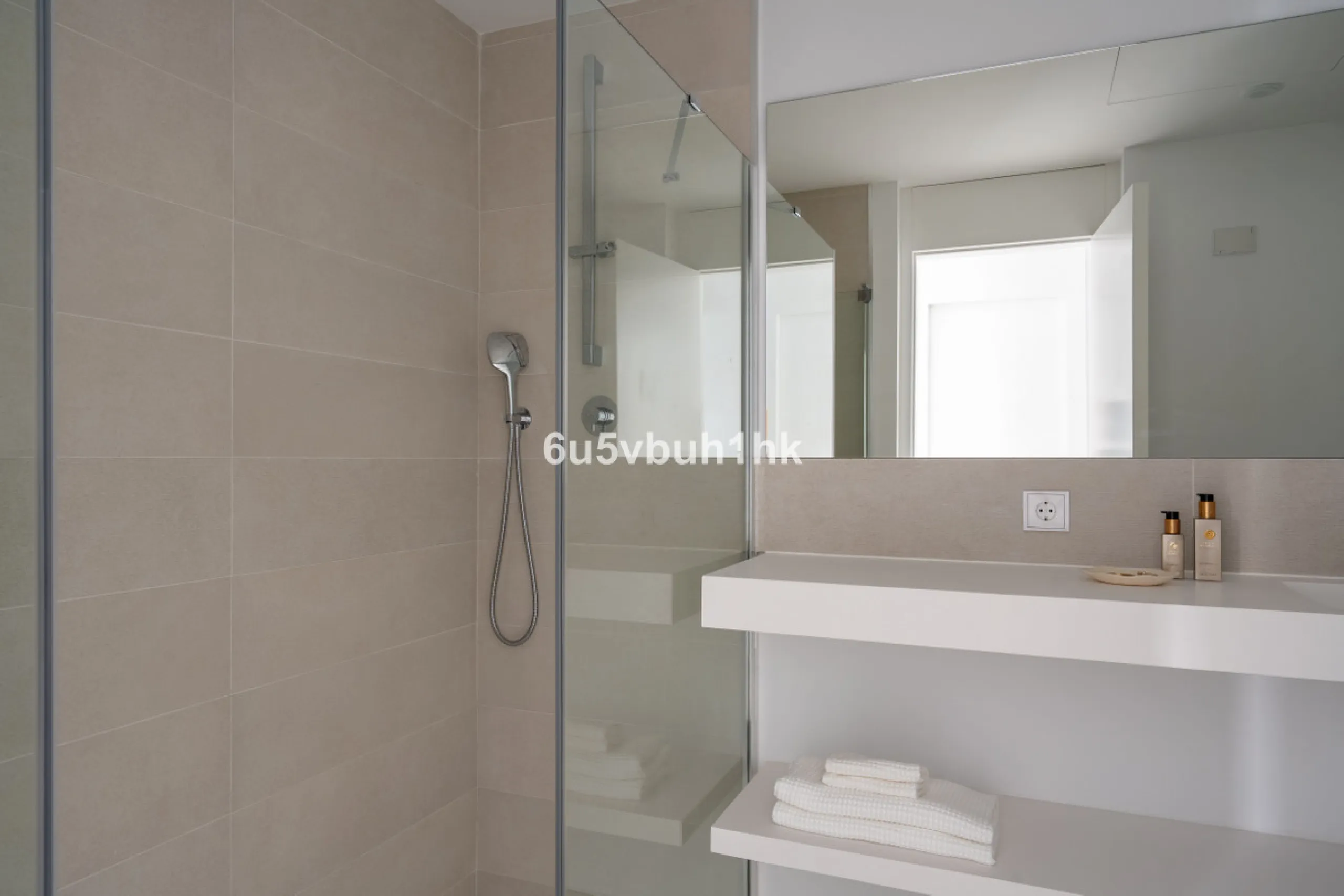 Discover this exclusive newly built property (2025) located in one of the most sought-after areas on the Costa del Sol: Higuerón West – a setting that blends luxury, comfort, and Mediterranean lifestyle.