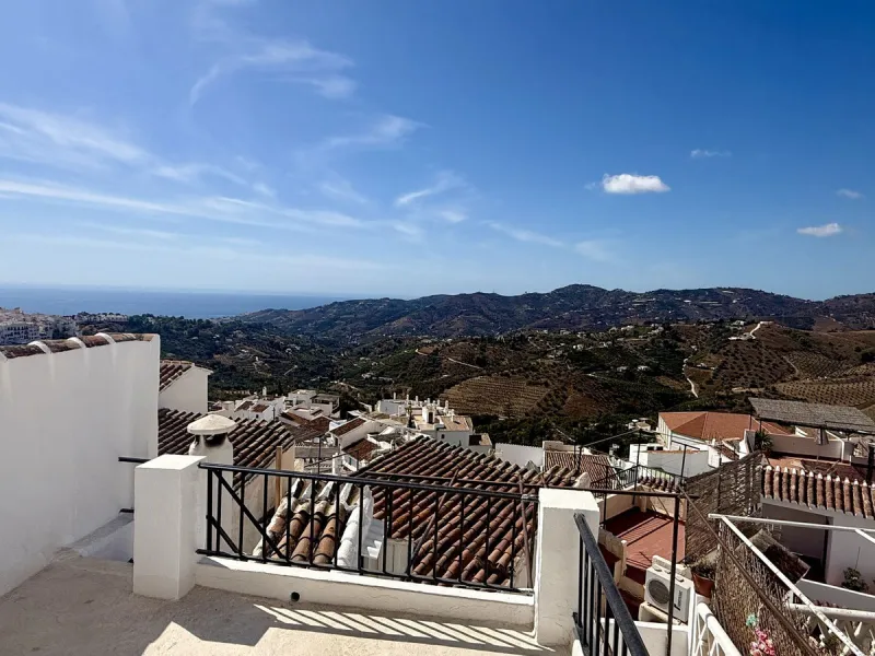 Charming Townhouse in the Heart of Frigiliana with Panoramic Views