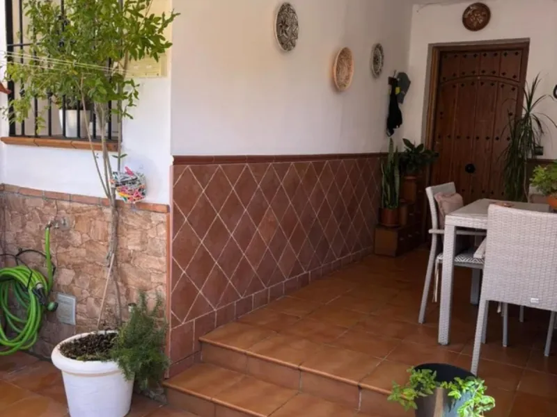 House - Semi-Detached House в продаже в Alhaurín de la Torre, Málaga. В доме 3 спален и 2 ванных комнат. Площадь дома 180 м²