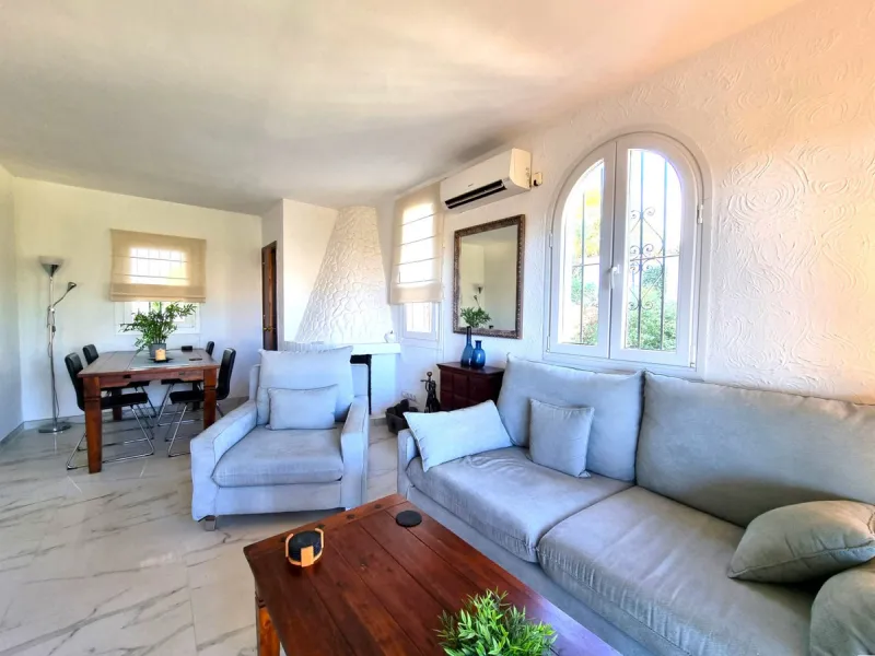 House - Semi-Detached House в продаже в Benalmadena, Málaga. В доме 2 спален и 2 ванных комнат. Площадь дома 93 м². Площадь участка 101 м²