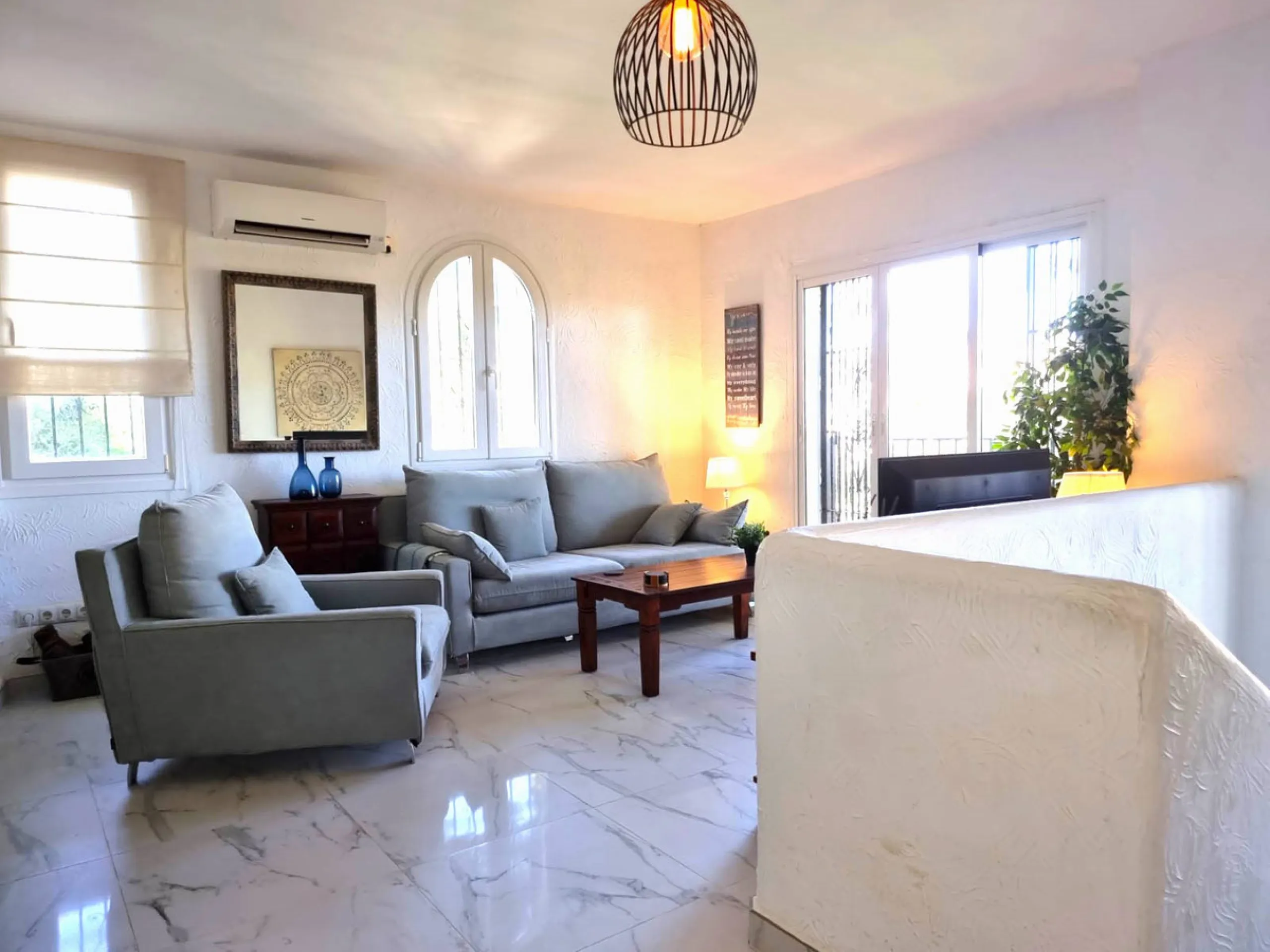 House - Semi-Detached House в продаже в Benalmadena, Málaga. В доме 2 спален и 2 ванных комнат. Площадь дома 93 м². Площадь участка 101 м²