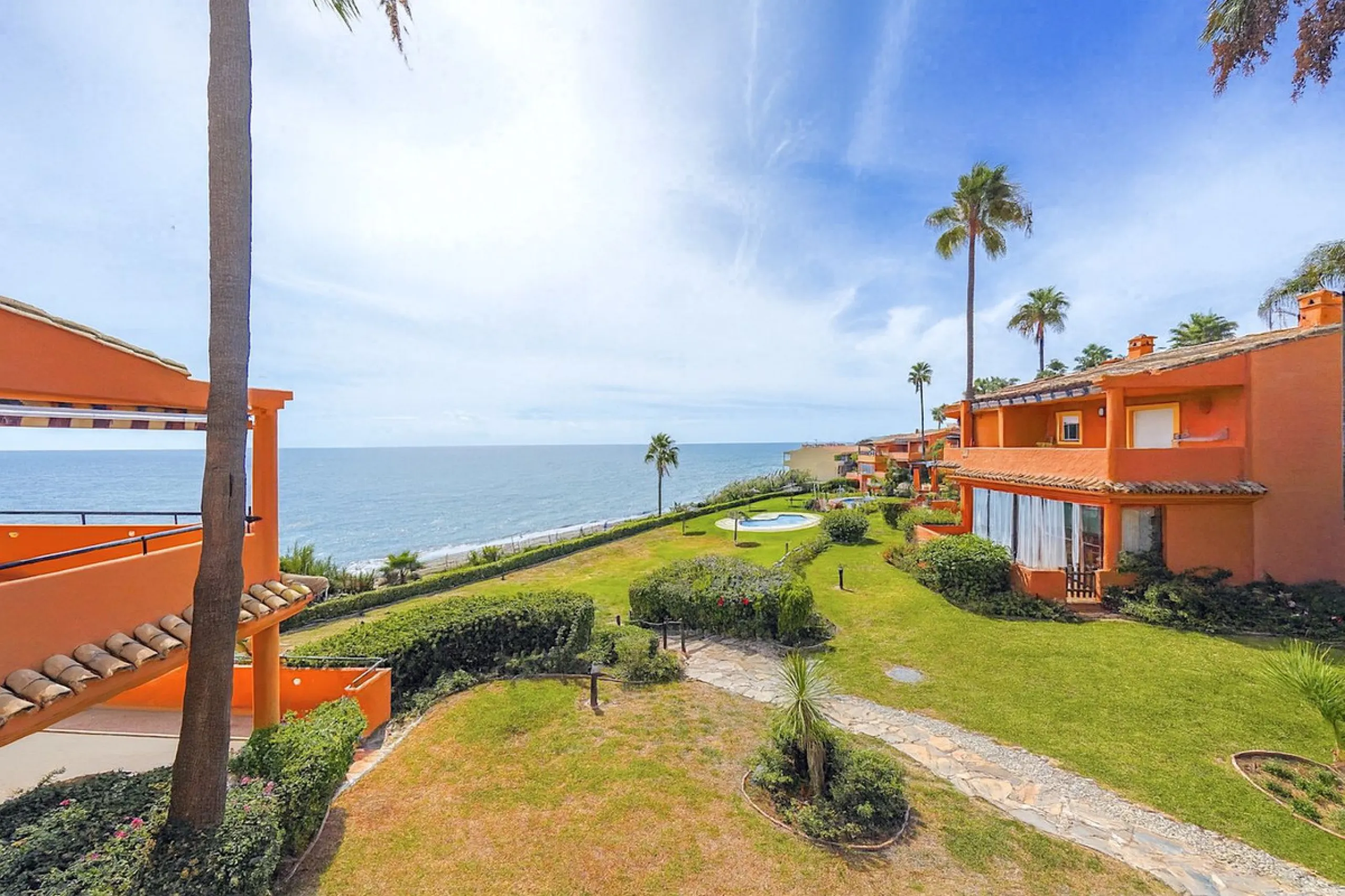 This is a fantastic property situated in Bermuda Beach, in an enviable front line beach position offering panoramic sea views. The property has been renovated to a high standard including a new kitchen and bathrooms in a modern contemporary style. The res