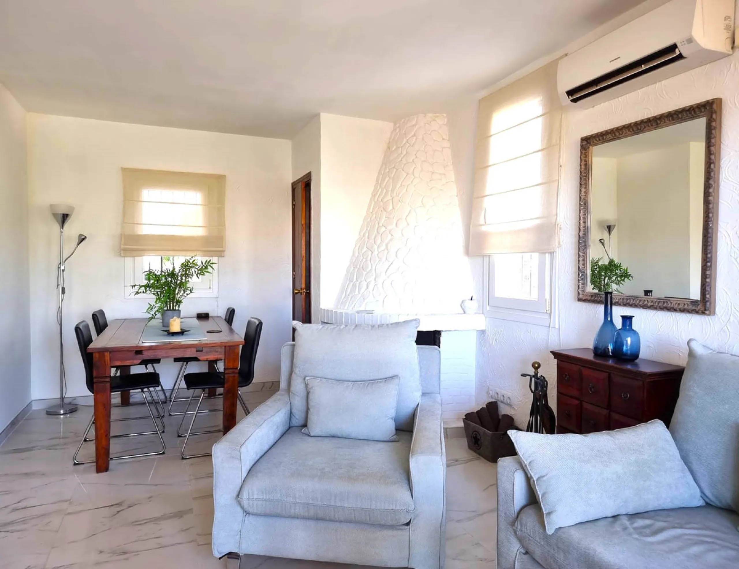 House - Semi-Detached House в продаже в Benalmadena, Málaga. В доме 2 спален и 2 ванных комнат. Площадь дома 93 м². Площадь участка 101 м²
