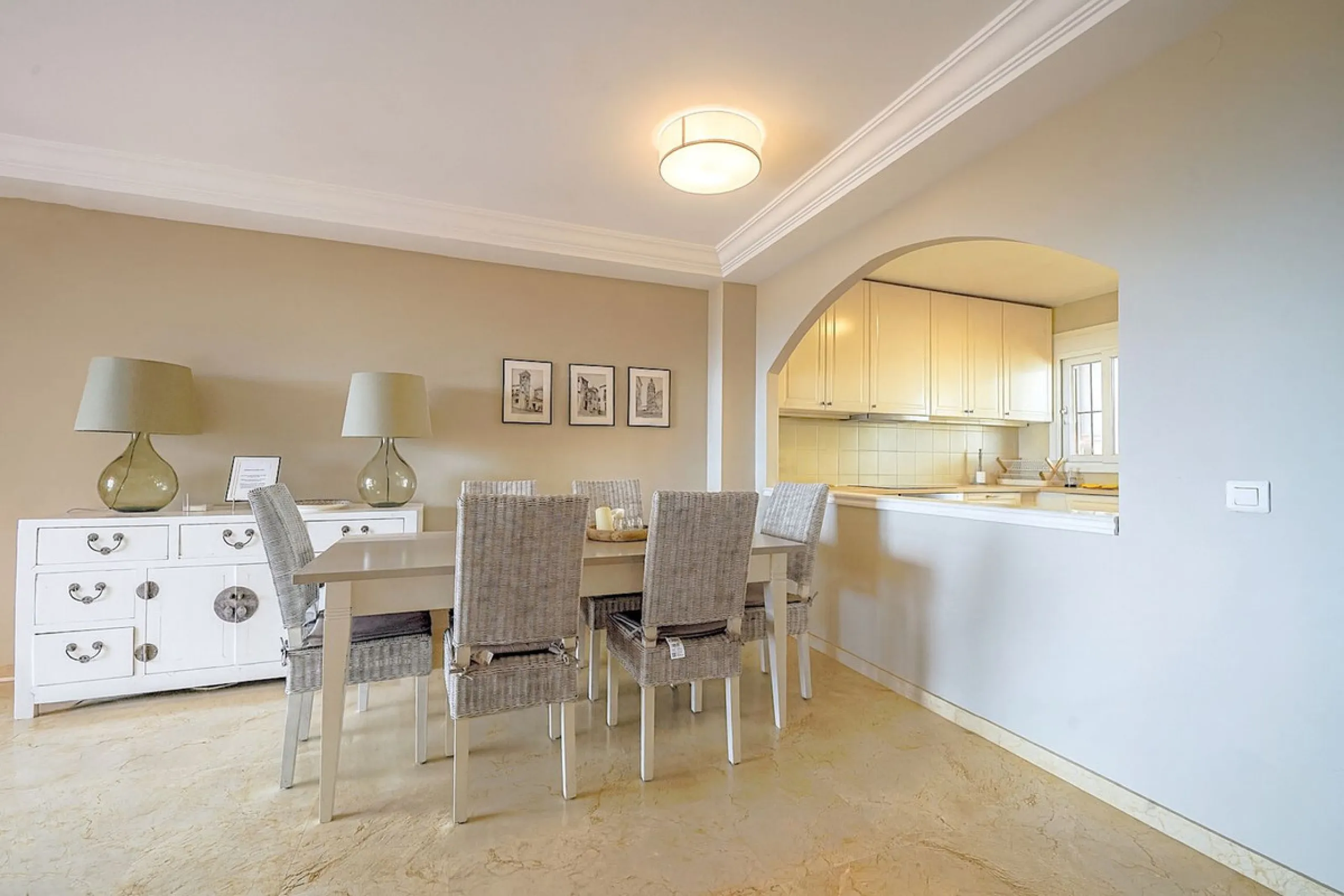 This is a fantastic property situated in Bermuda Beach, in an enviable front line beach position offering panoramic sea views. The property has been renovated to a high standard including a new kitchen and bathrooms in a modern contemporary style. The res