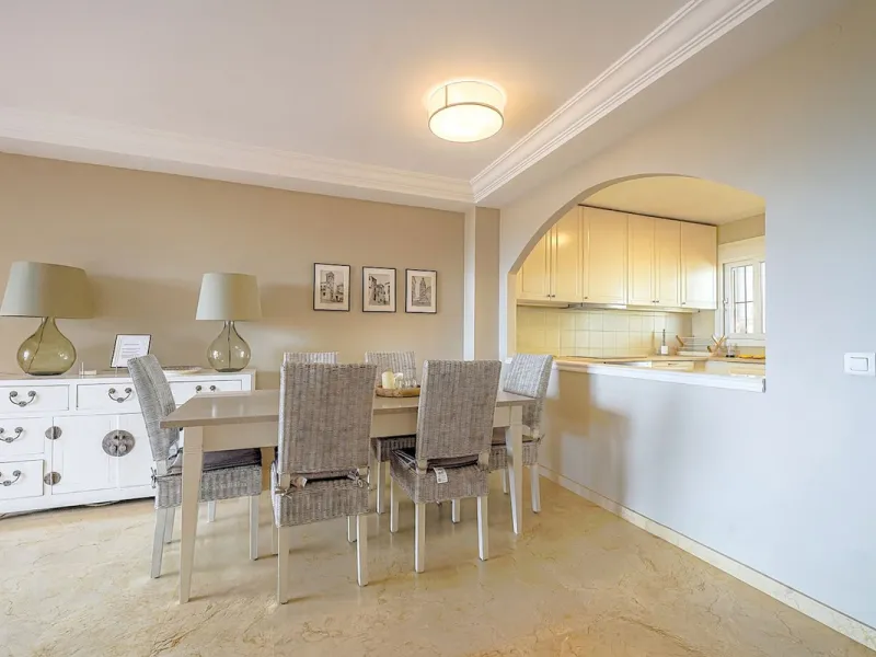 This is a fantastic property situated in Bermuda Beach, in an enviable front line beach position offering panoramic sea views. The property has been renovated to a high standard including a new kitchen and bathrooms in a modern contemporary style. The res