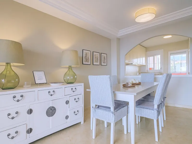This is a fantastic property situated in Bermuda Beach, in an enviable front line beach position offering panoramic sea views. The property has been renovated to a high standard including a new kitchen and bathrooms in a modern contemporary style. The res