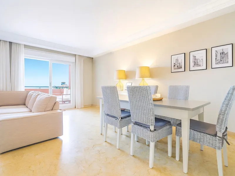 This is a fantastic property situated in Bermuda Beach, in an enviable front line beach position offering panoramic sea views. The property has been renovated to a high standard including a new kitchen and bathrooms in a modern contemporary style. The res