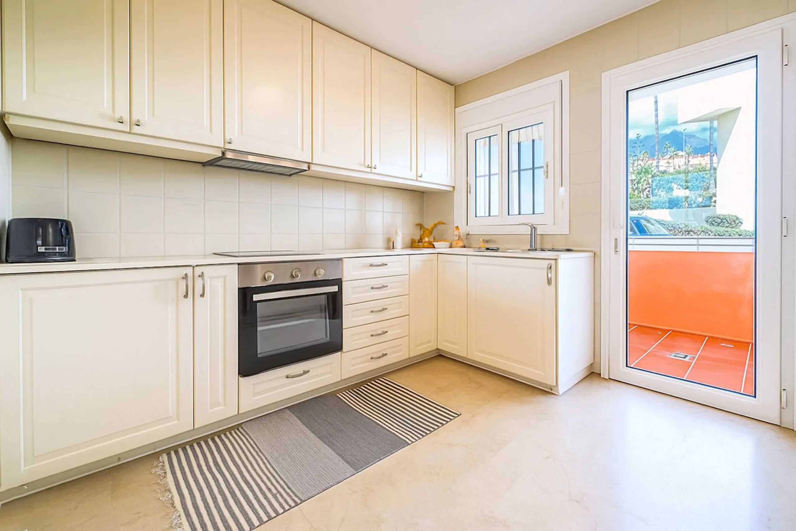 This is a fantastic property situated in Bermuda Beach, in an enviable front line beach position offering panoramic sea views. The property has been renovated to a high standard including a new kitchen and bathrooms in a modern contemporary style. The res