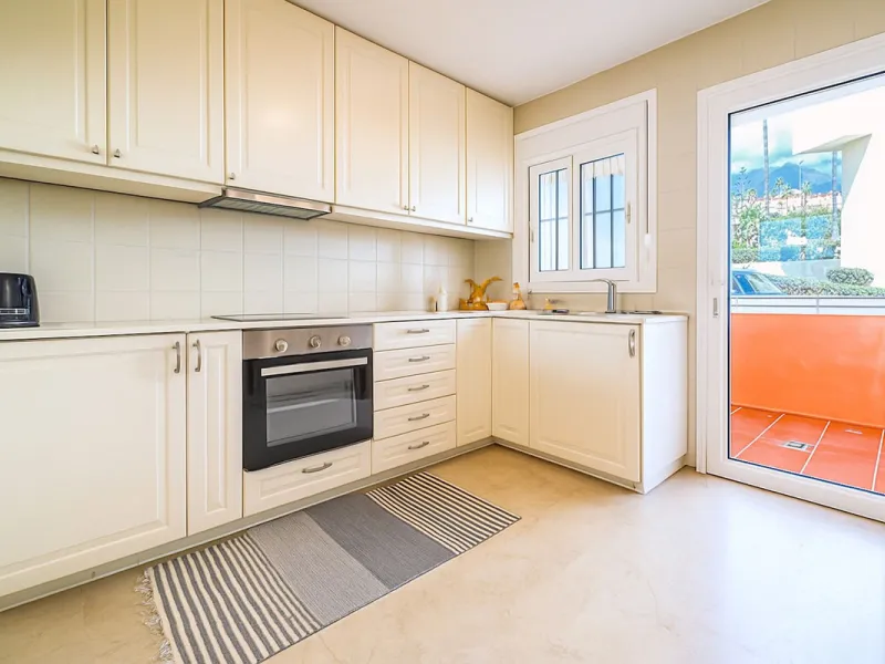 This is a fantastic property situated in Bermuda Beach, in an enviable front line beach position offering panoramic sea views. The property has been renovated to a high standard including a new kitchen and bathrooms in a modern contemporary style. The res