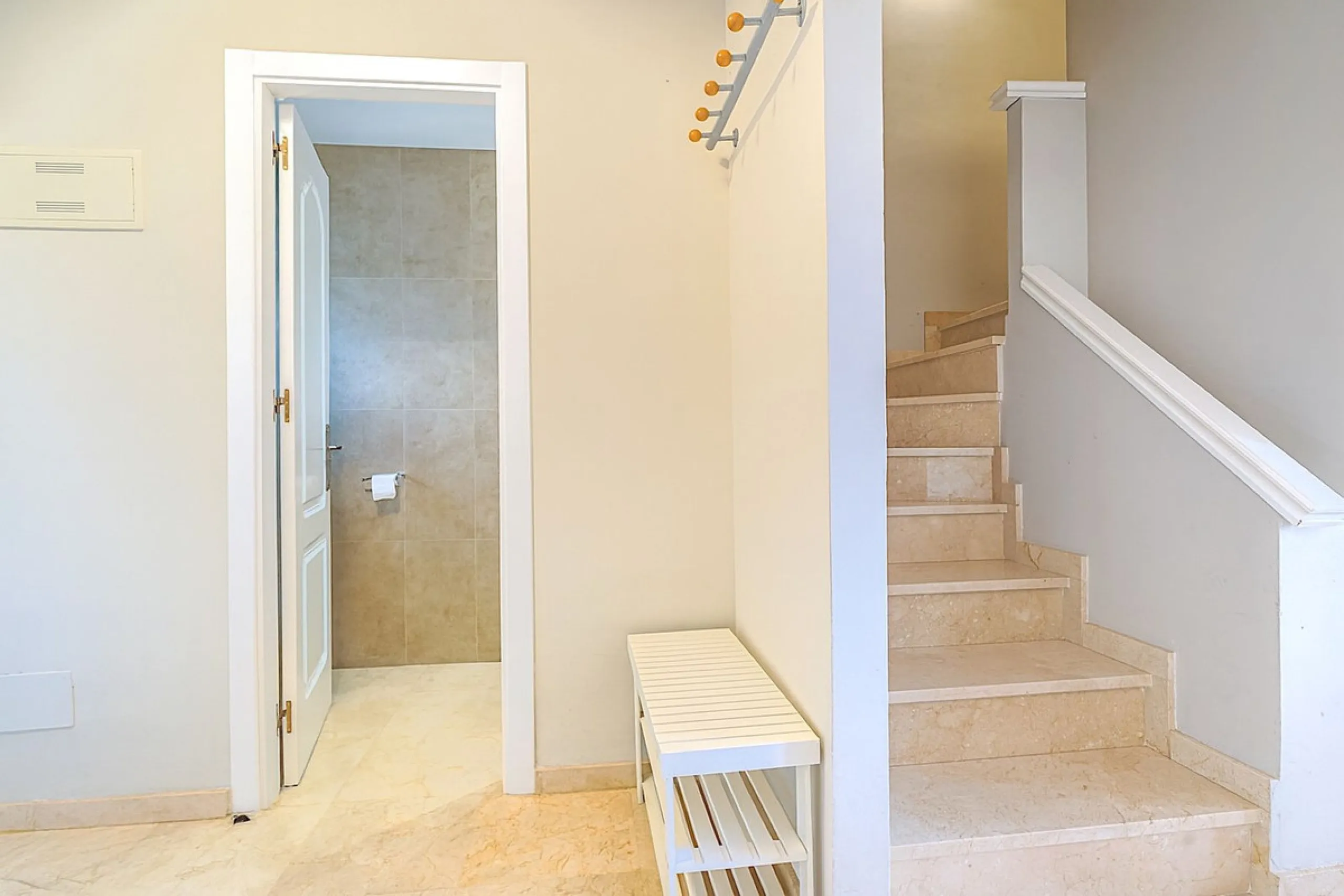 This is a fantastic property situated in Bermuda Beach, in an enviable front line beach position offering panoramic sea views. The property has been renovated to a high standard including a new kitchen and bathrooms in a modern contemporary style. The res