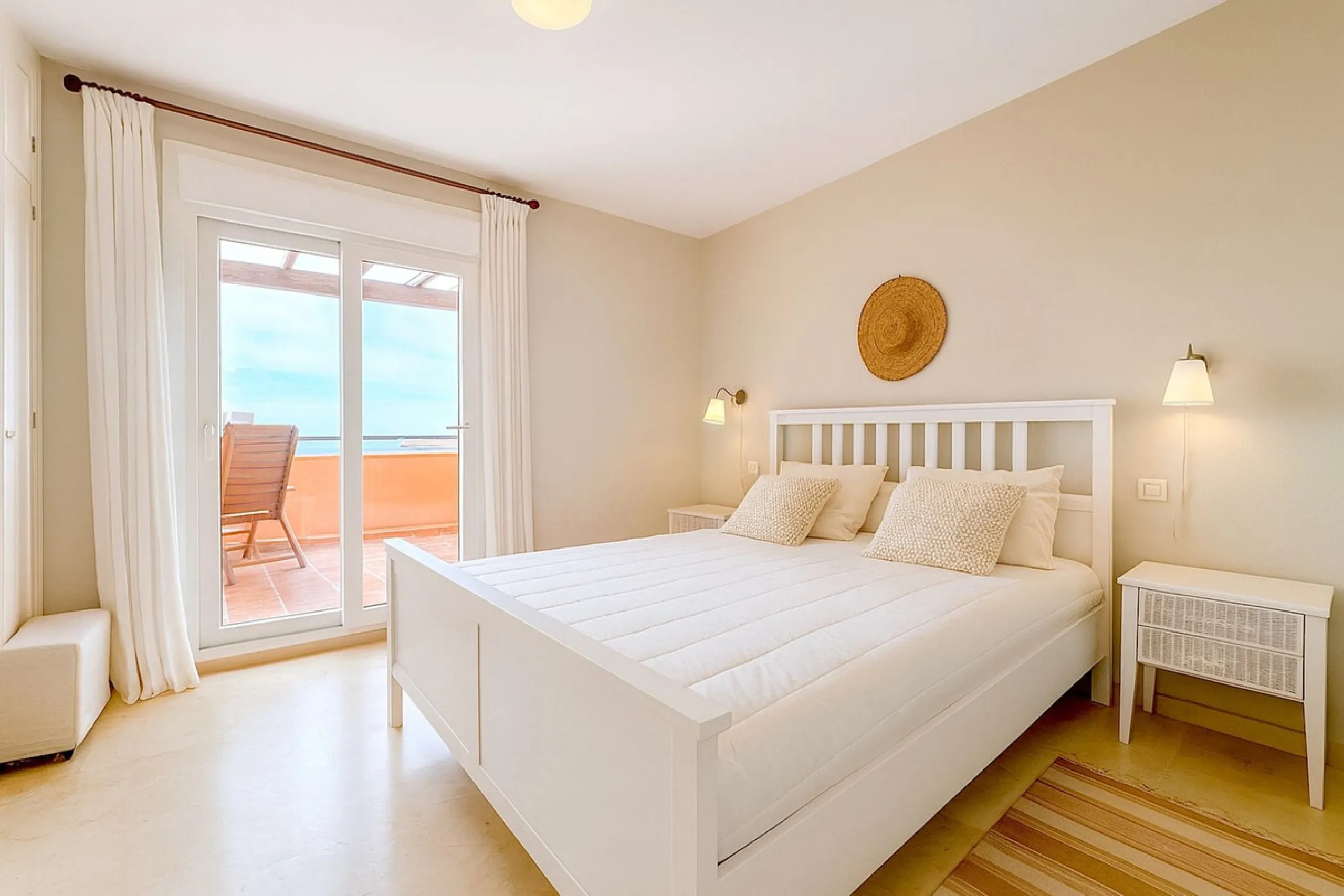 This is a fantastic property situated in Bermuda Beach, in an enviable front line beach position offering panoramic sea views. The property has been renovated to a high standard including a new kitchen and bathrooms in a modern contemporary style. The res