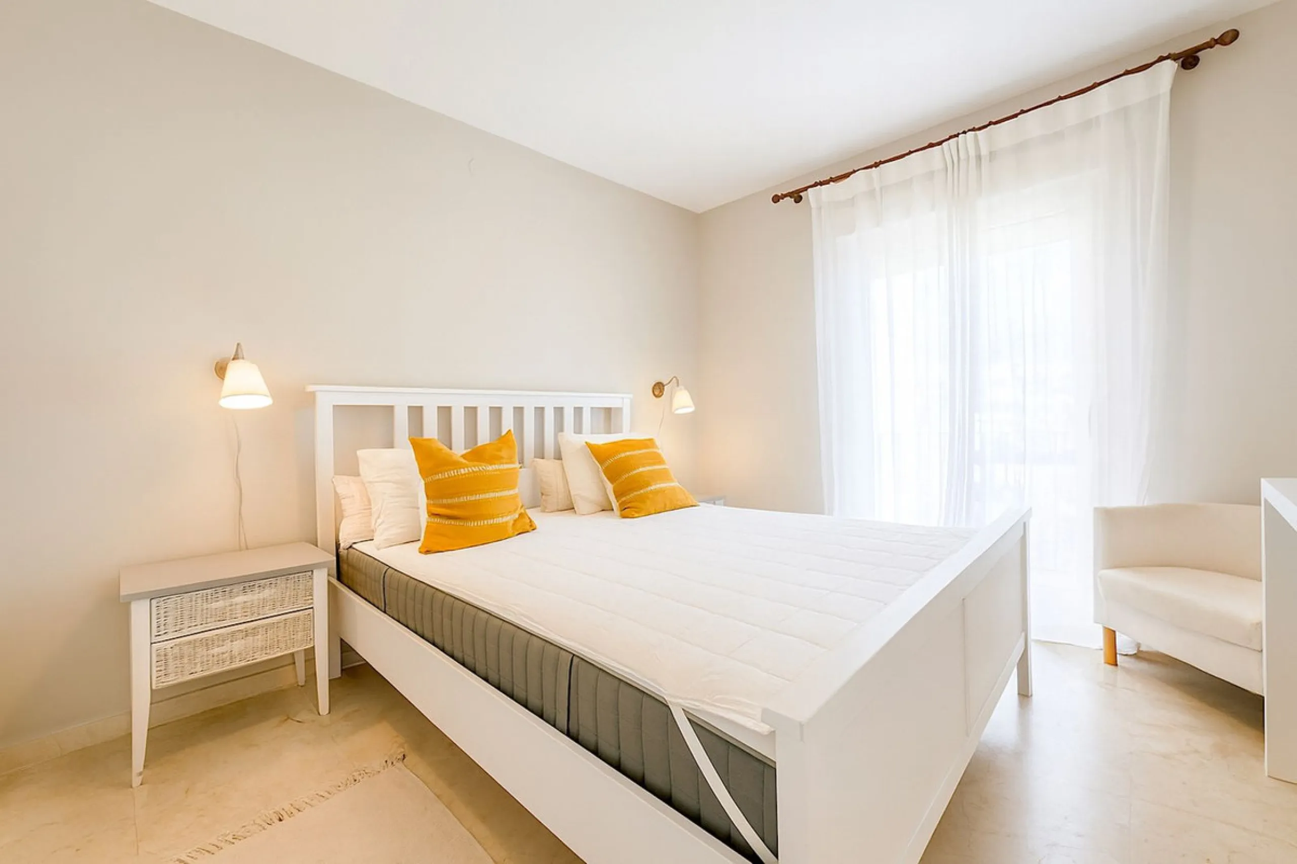 This is a fantastic property situated in Bermuda Beach, in an enviable front line beach position offering panoramic sea views. The property has been renovated to a high standard including a new kitchen and bathrooms in a modern contemporary style. The res