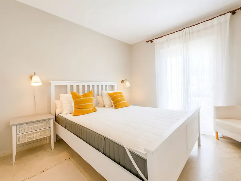 This is a fantastic property situated in Bermuda Beach, in an enviable front line beach position offering panoramic sea views. The property has been renovated to a high standard including a new kitchen and bathrooms in a modern contemporary style. The res