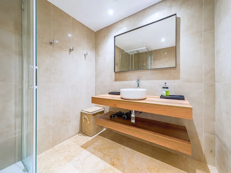 This is a fantastic property situated in Bermuda Beach, in an enviable front line beach position offering panoramic sea views. The property has been renovated to a high standard including a new kitchen and bathrooms in a modern contemporary style. The res