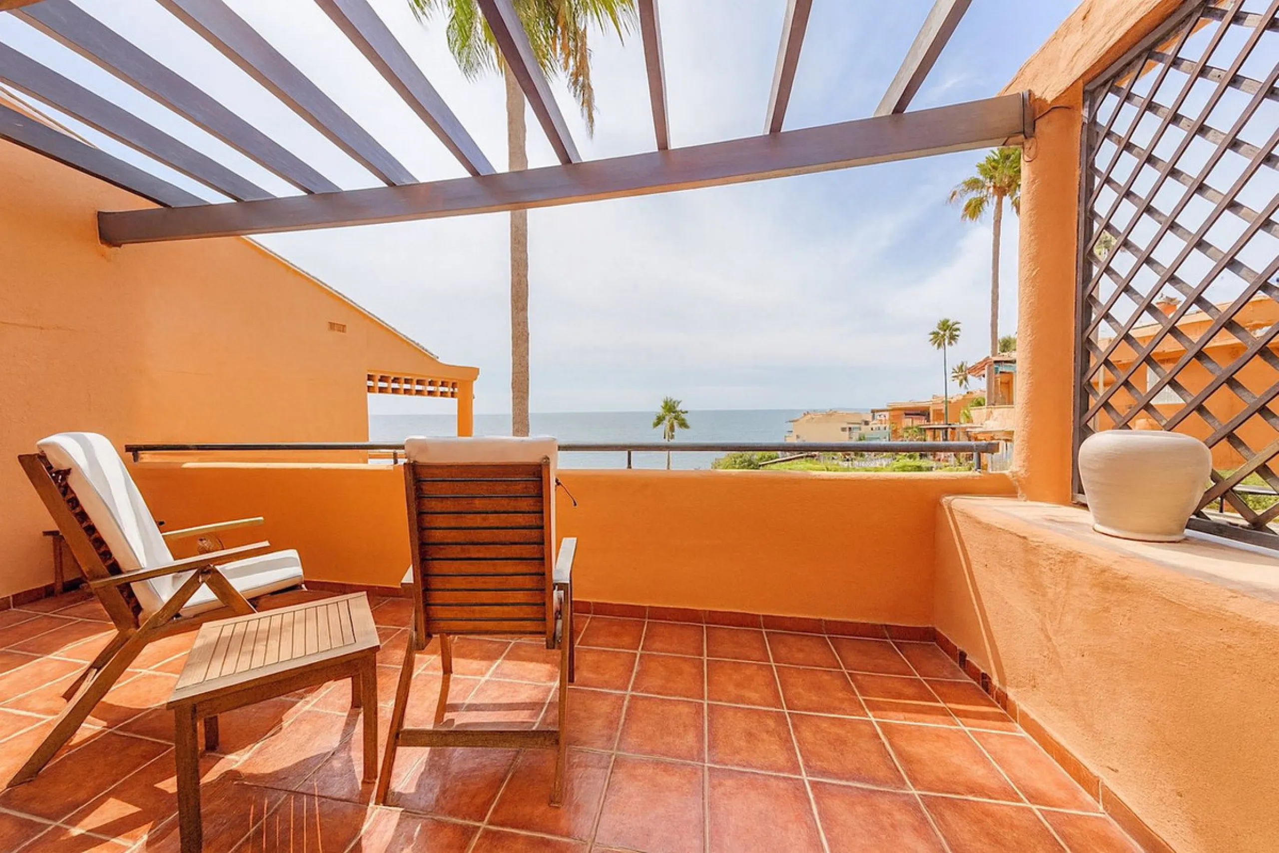 This is a fantastic property situated in Bermuda Beach, in an enviable front line beach position offering panoramic sea views. The property has been renovated to a high standard including a new kitchen and bathrooms in a modern contemporary style. The res