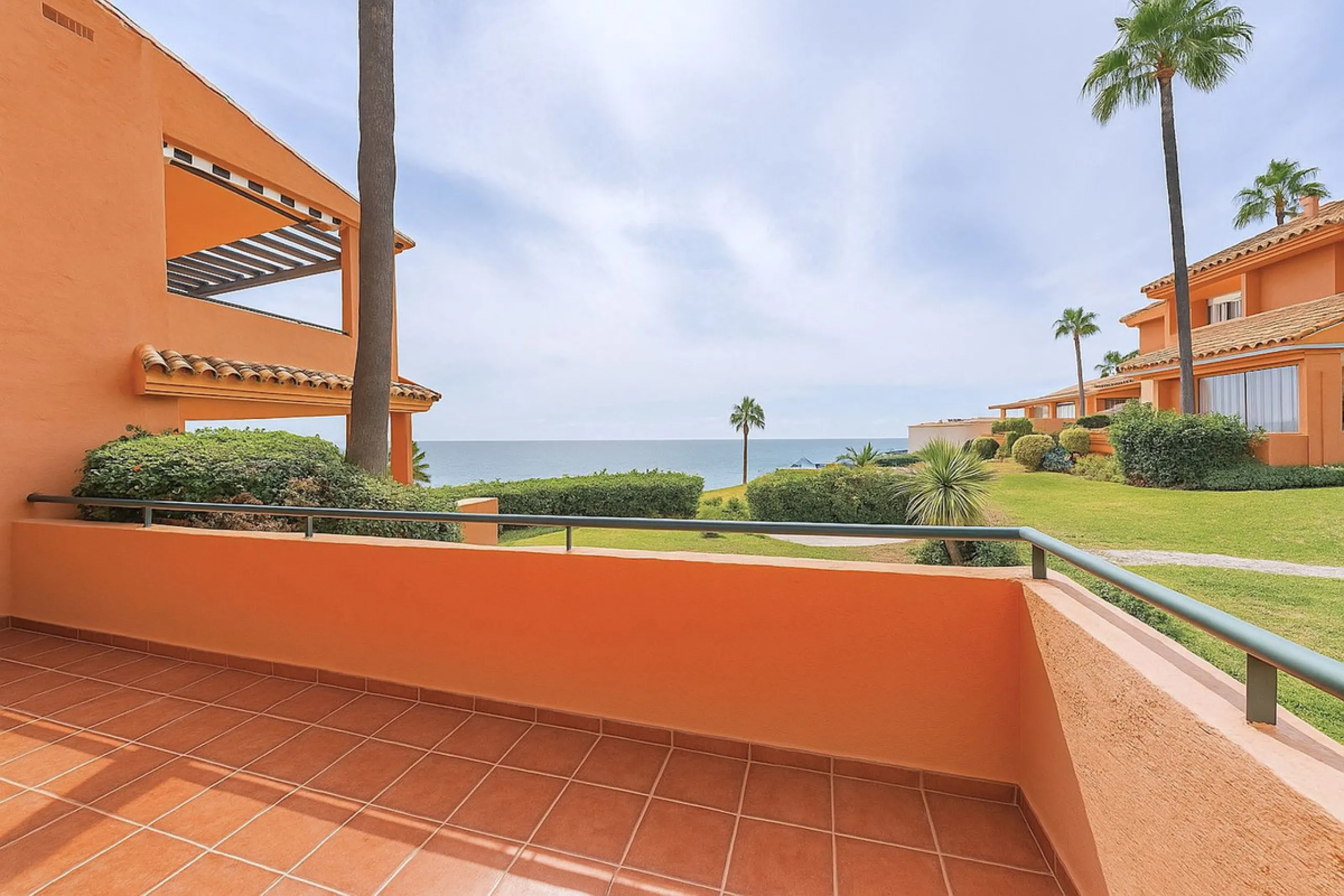 This is a fantastic property situated in Bermuda Beach, in an enviable front line beach position offering panoramic sea views. The property has been renovated to a high standard including a new kitchen and bathrooms in a modern contemporary style. The res