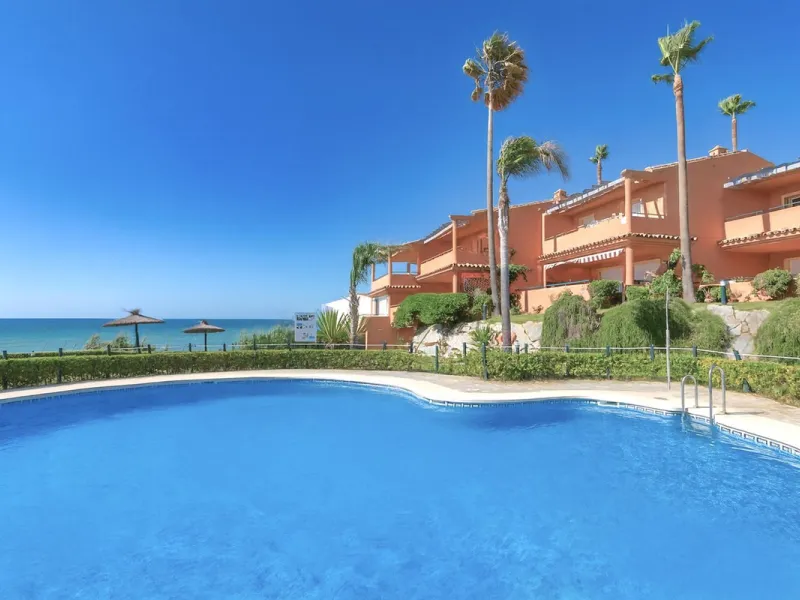 This is a fantastic property situated in Bermuda Beach, in an enviable front line beach position offering panoramic sea views. The property has been renovated to a high standard including a new kitchen and bathrooms in a modern contemporary style. The res