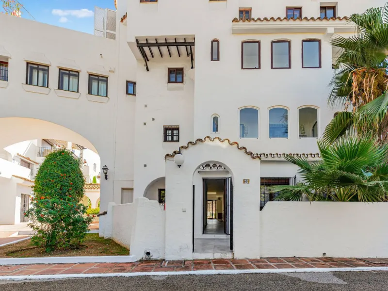 Modern 4-Bedroom Ground-Floor Apartment, Villa Marina (Puerto Banús)
