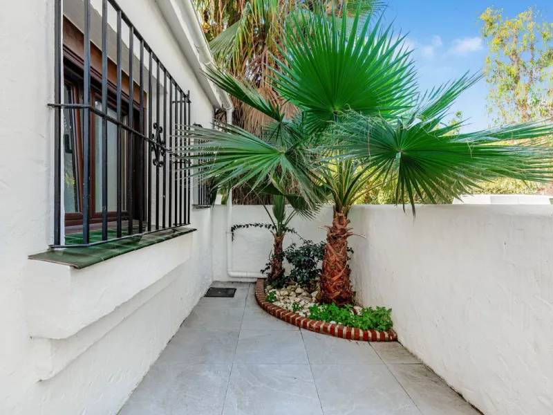 Modern 4-Bedroom Ground-Floor Apartment, Villa Marina (Puerto Banús)