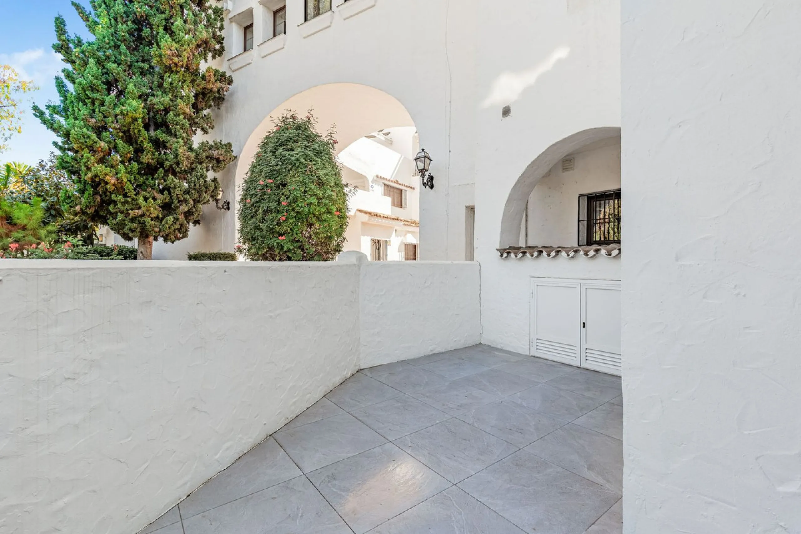 Modern 4-Bedroom Ground-Floor Apartment, Villa Marina (Puerto Banús)