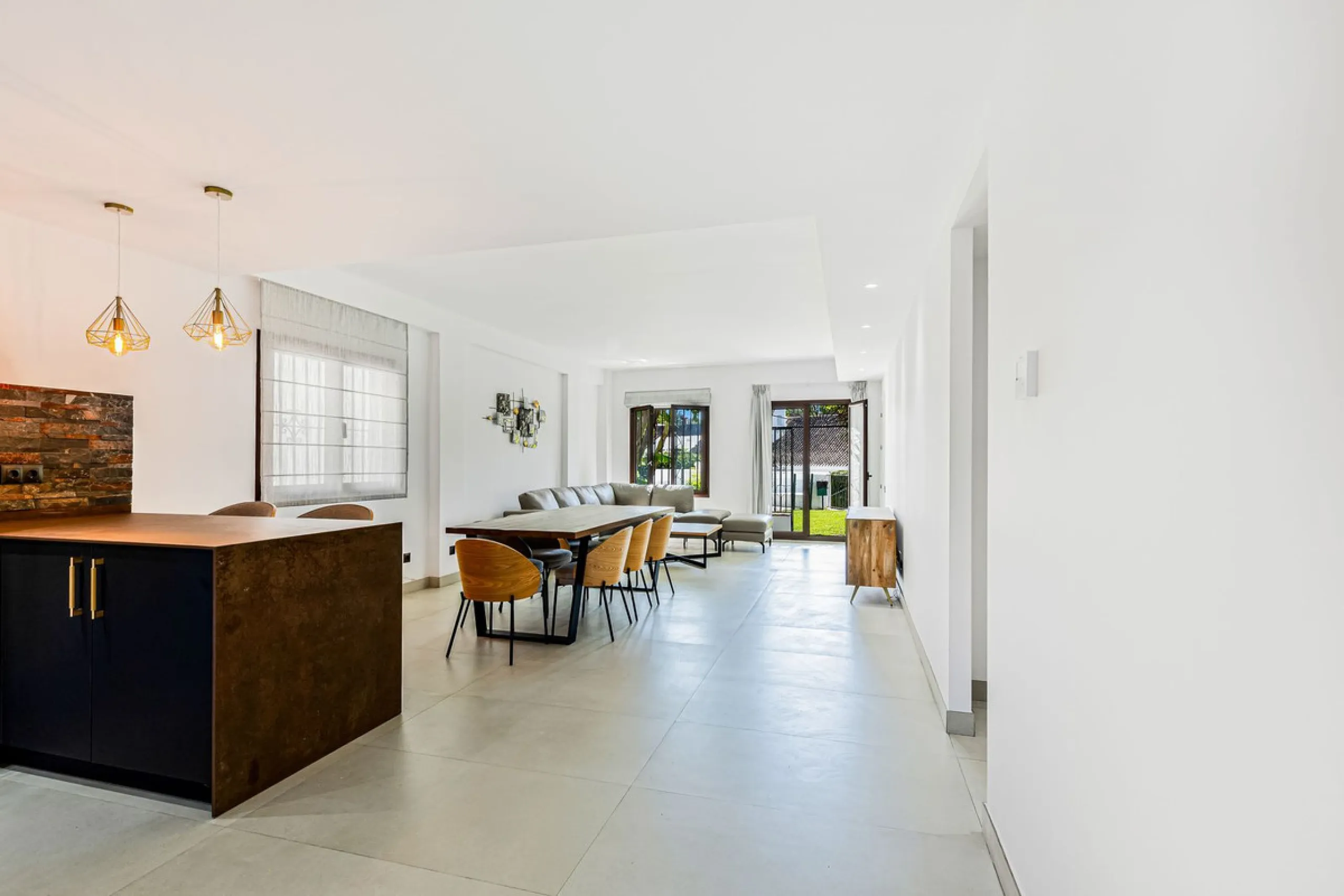 Modern 4-Bedroom Ground-Floor Apartment, Villa Marina (Puerto Banús)
