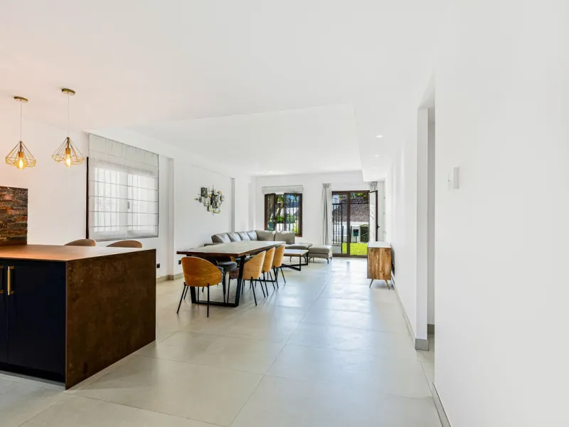 Modern 4-Bedroom Ground-Floor Apartment, Villa Marina (Puerto Banús)