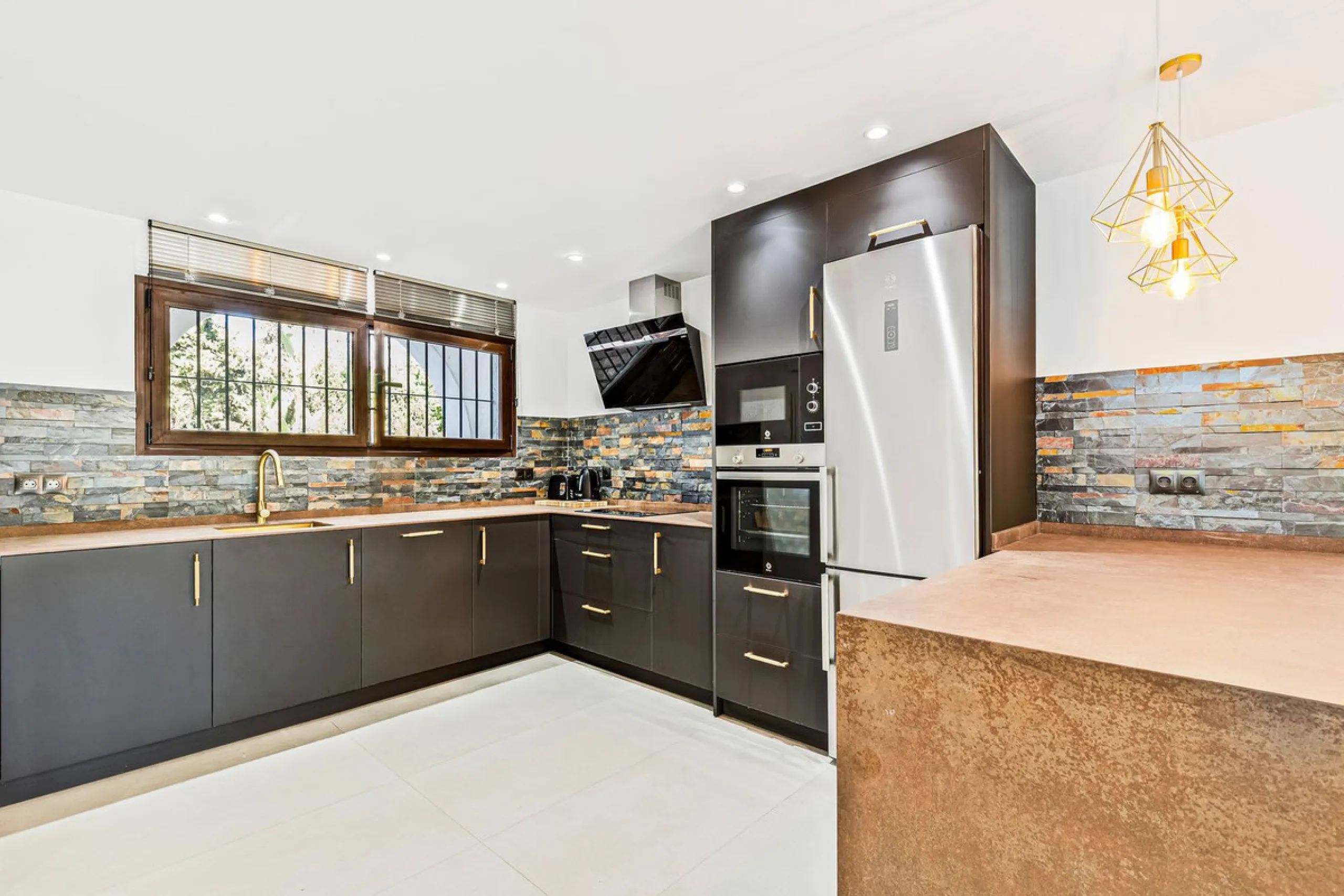 Modern 4-Bedroom Ground-Floor Apartment, Villa Marina (Puerto Banús)