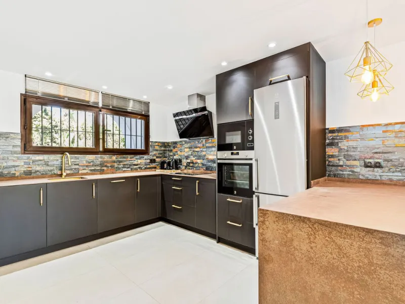 Modern 4-Bedroom Ground-Floor Apartment, Villa Marina (Puerto Banús)