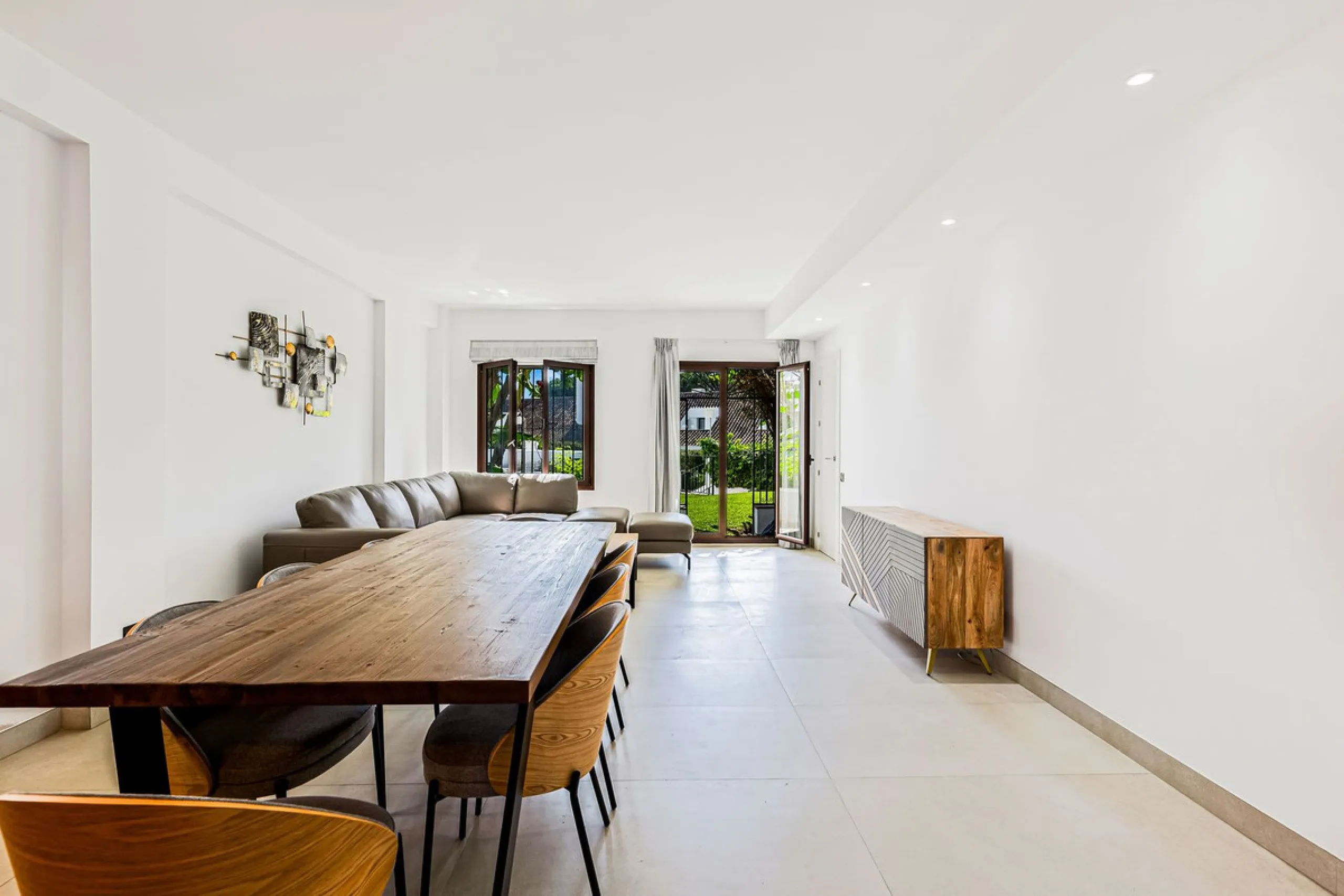 Modern 4-Bedroom Ground-Floor Apartment, Villa Marina (Puerto Banús)