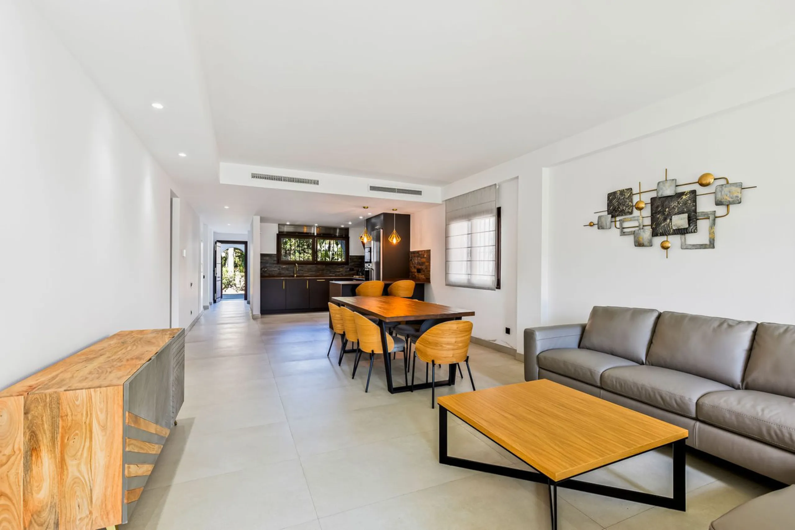 Modern 4-Bedroom Ground-Floor Apartment, Villa Marina (Puerto Banús)