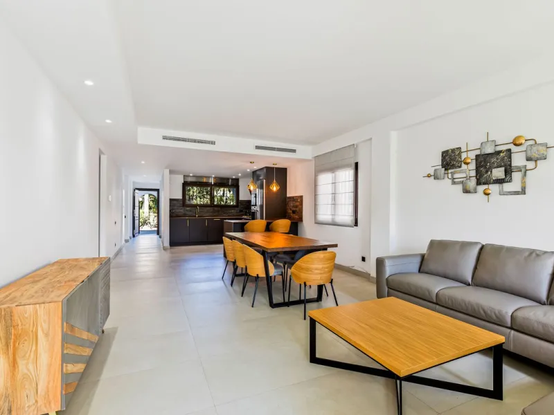 Modern 4-Bedroom Ground-Floor Apartment, Villa Marina (Puerto Banús)